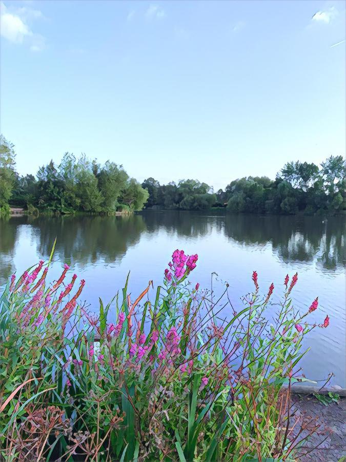 The Lake House, Γουόκινγκ Εξωτερικό φωτογραφία