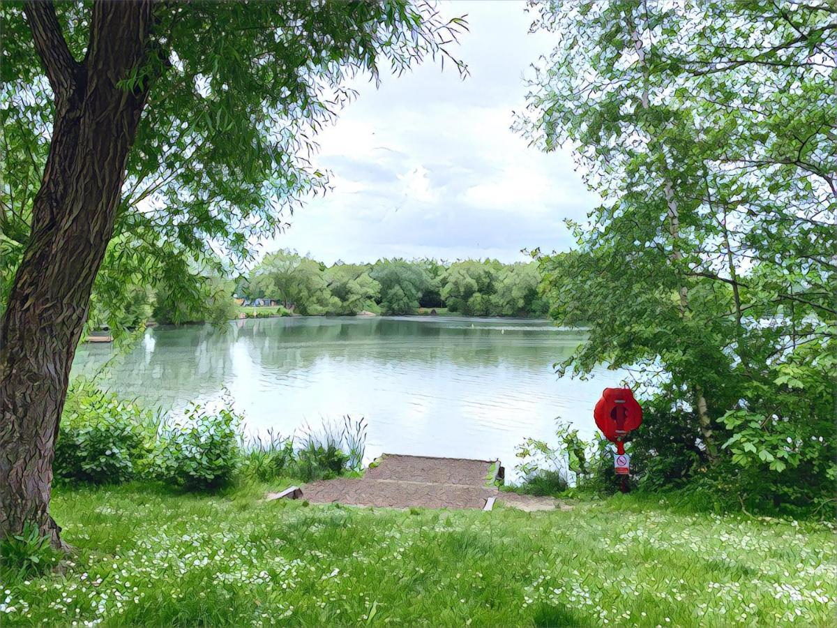 The Lake House, Γουόκινγκ Εξωτερικό φωτογραφία